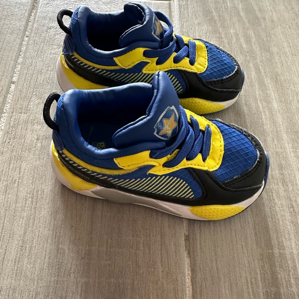 Puma Chase/Paw Patrol Toddler Sneakers/ size 6C - Picture 2 of 11